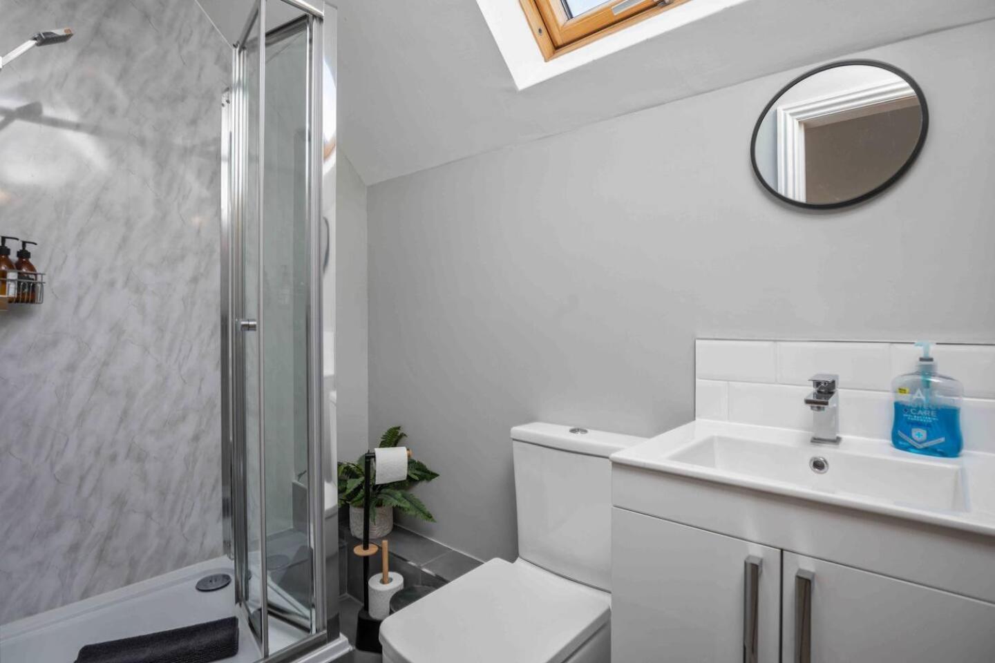 Stylish & Spacious 3 Bed Apartment With Parking Sheffield Exterior photo
