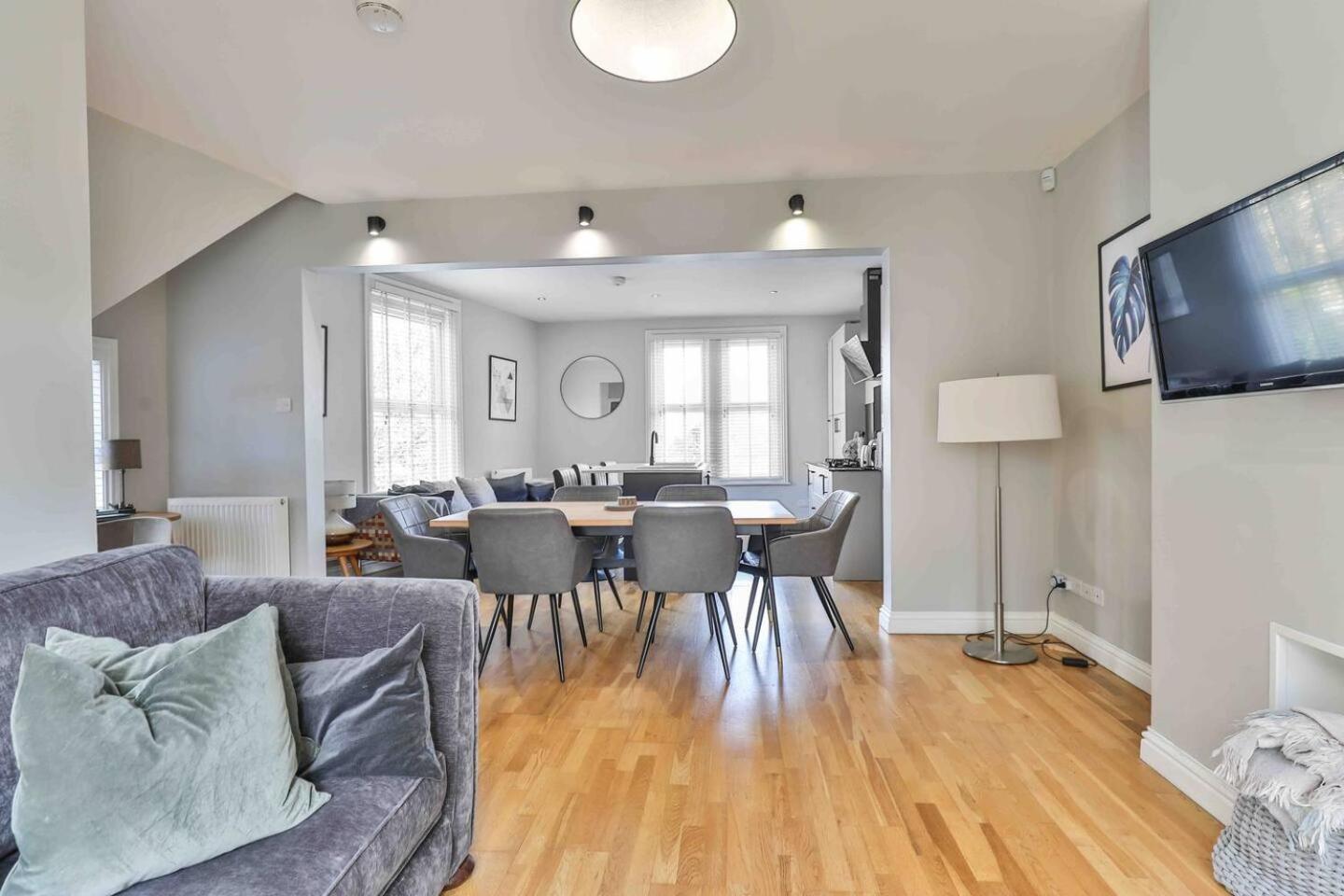Stylish & Spacious 3 Bed Apartment With Parking Sheffield Exterior photo