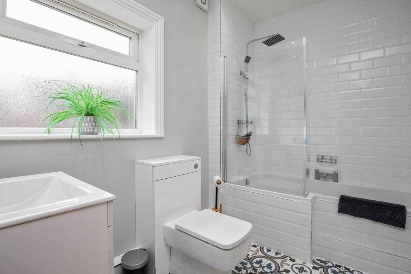 Stylish & Spacious 3 Bed Apartment With Parking Sheffield Exterior photo