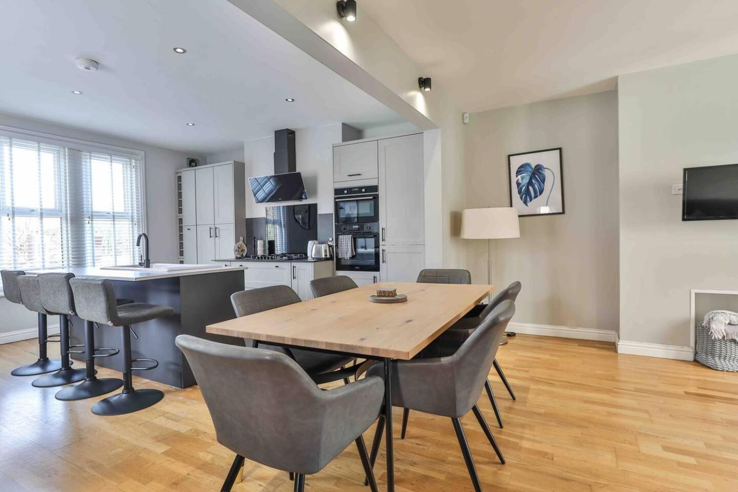 Stylish & Spacious 3 Bed Apartment With Parking Sheffield Exterior photo