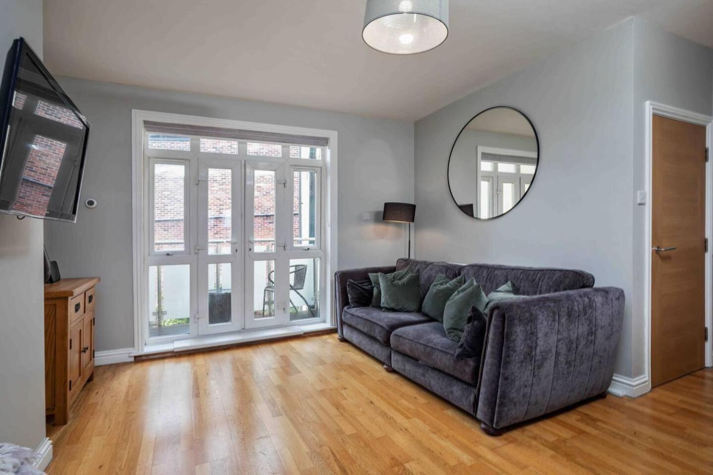 Stylish & Spacious 3 Bed Apartment With Parking Sheffield Exterior photo