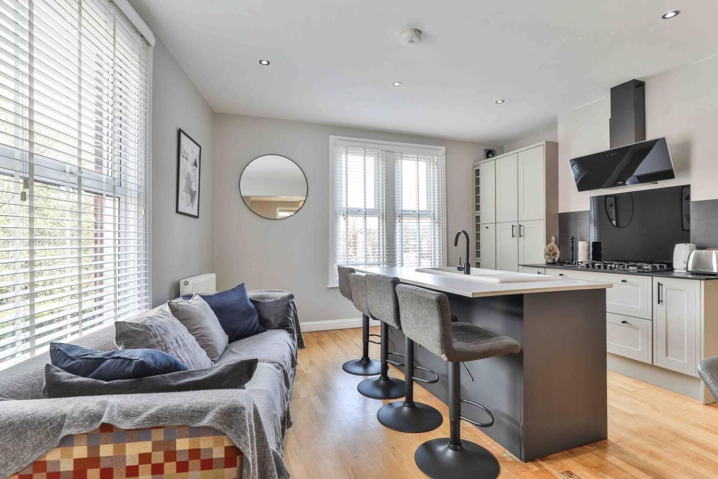 Stylish & Spacious 3 Bed Apartment With Parking Sheffield Exterior photo