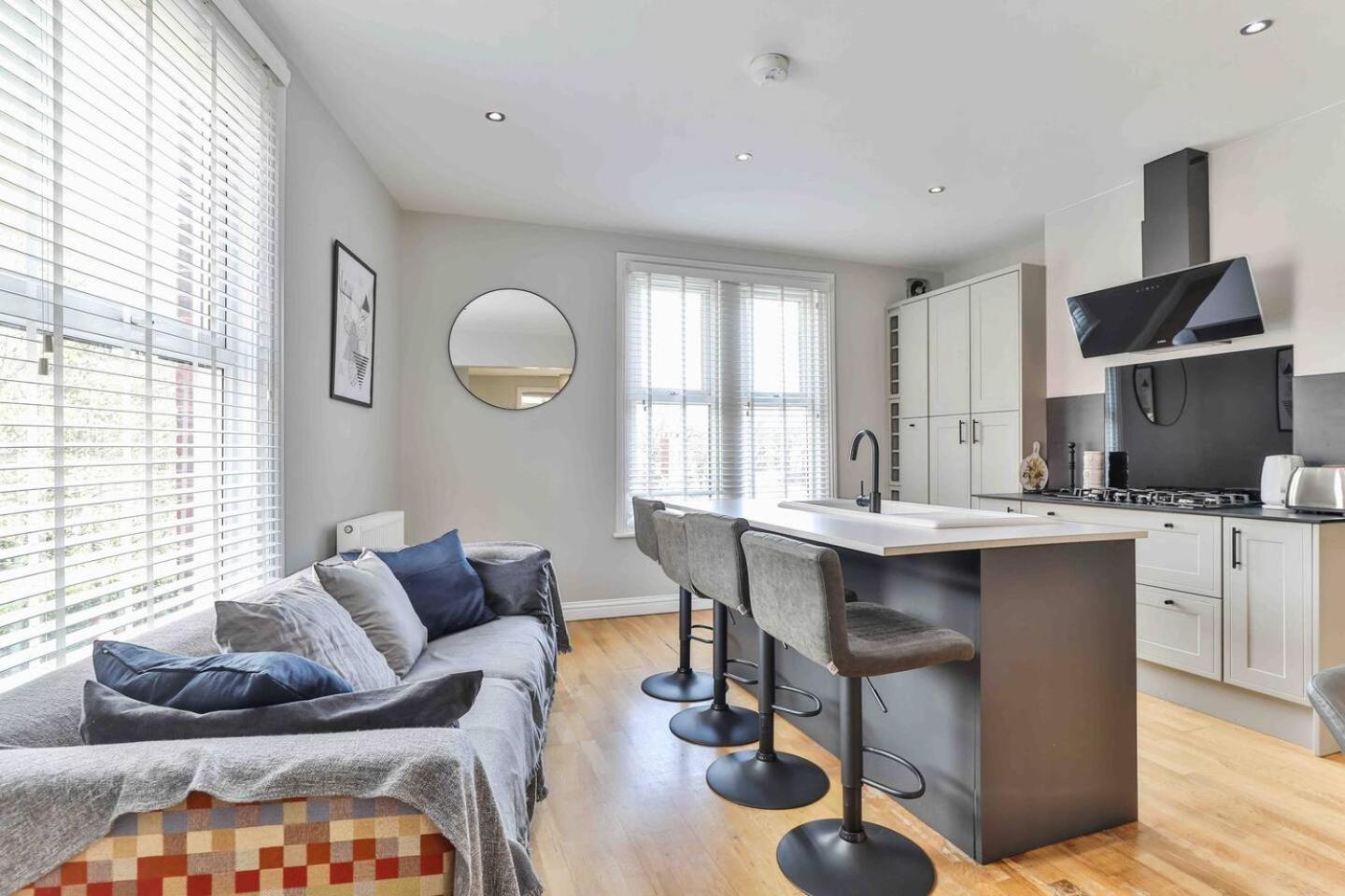 Stylish & Spacious 3 Bed Apartment With Parking Sheffield Exterior photo