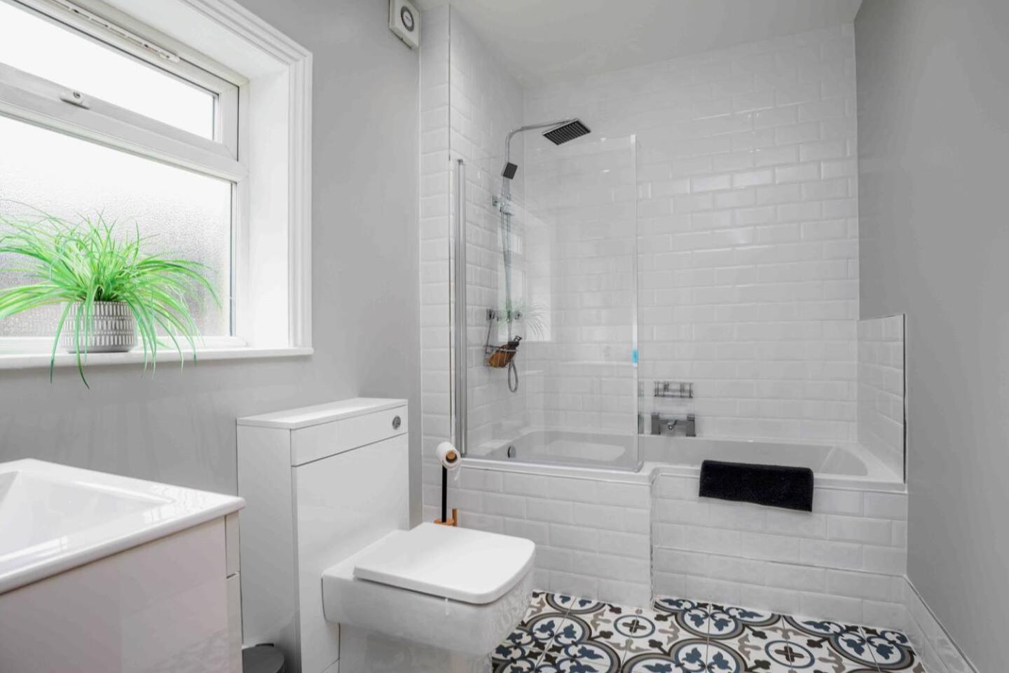 Stylish & Spacious 3 Bed Apartment With Parking Sheffield Exterior photo