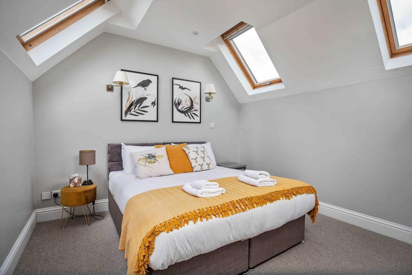 Stylish & Spacious 3 Bed Apartment With Parking Sheffield Exterior photo