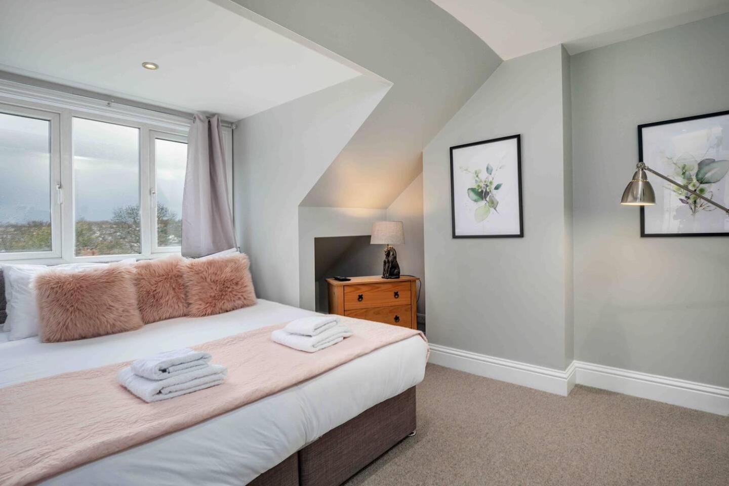 Stylish & Spacious 3 Bed Apartment With Parking Sheffield Exterior photo
