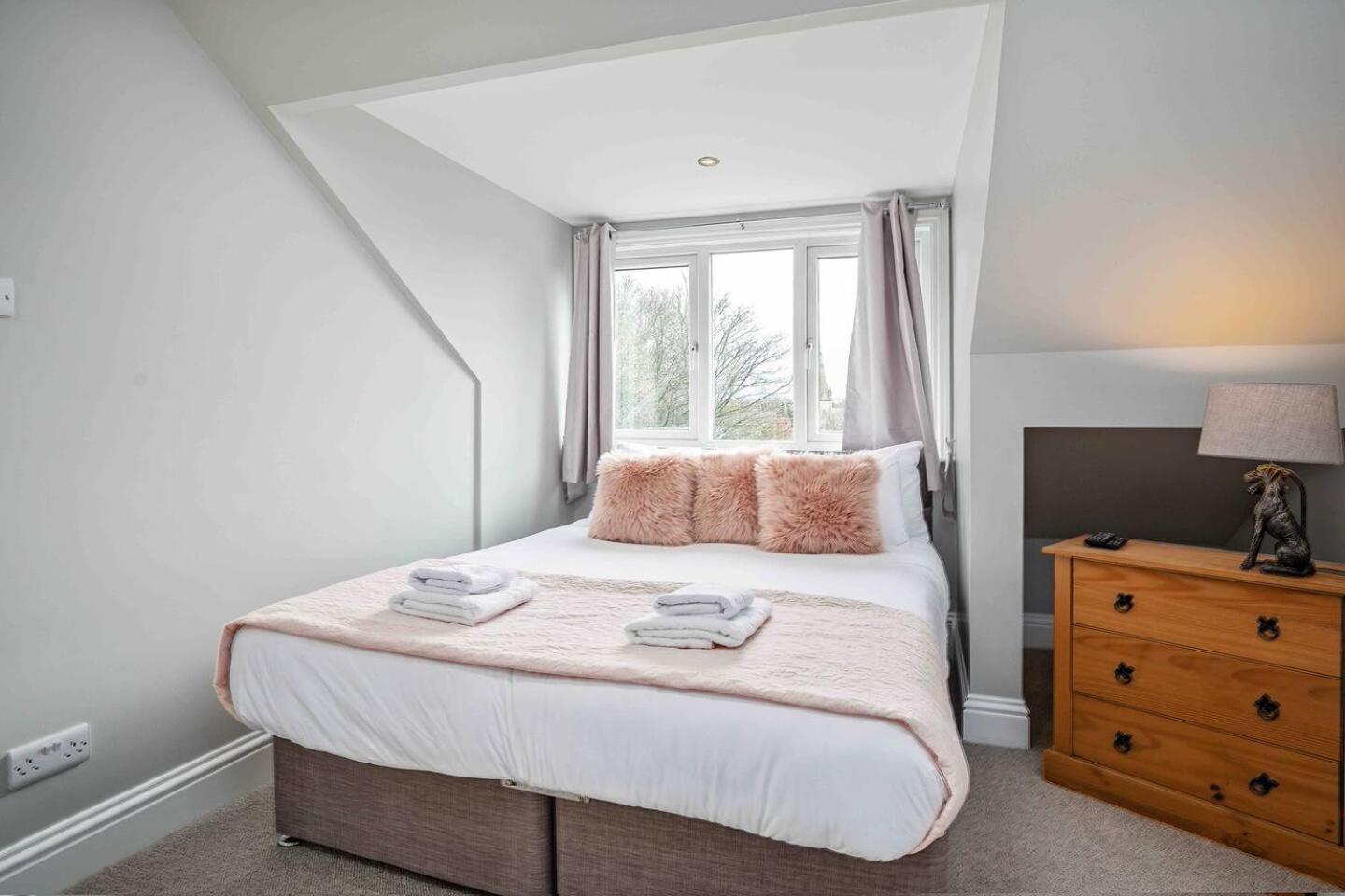 Stylish & Spacious 3 Bed Apartment With Parking Sheffield Exterior photo