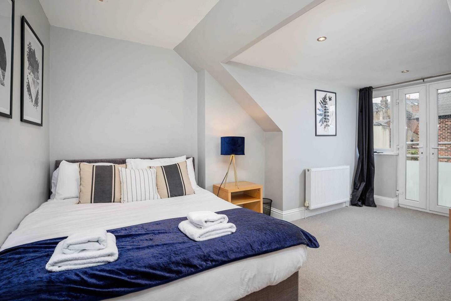 Stylish & Spacious 3 Bed Apartment With Parking Sheffield Exterior photo