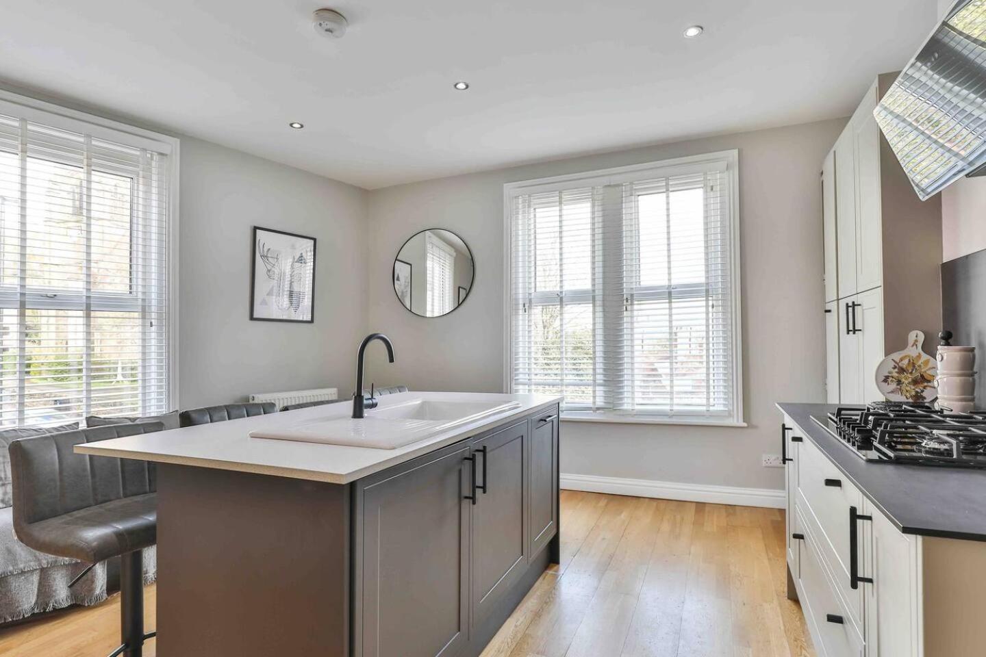 Stylish & Spacious 3 Bed Apartment With Parking Sheffield Exterior photo