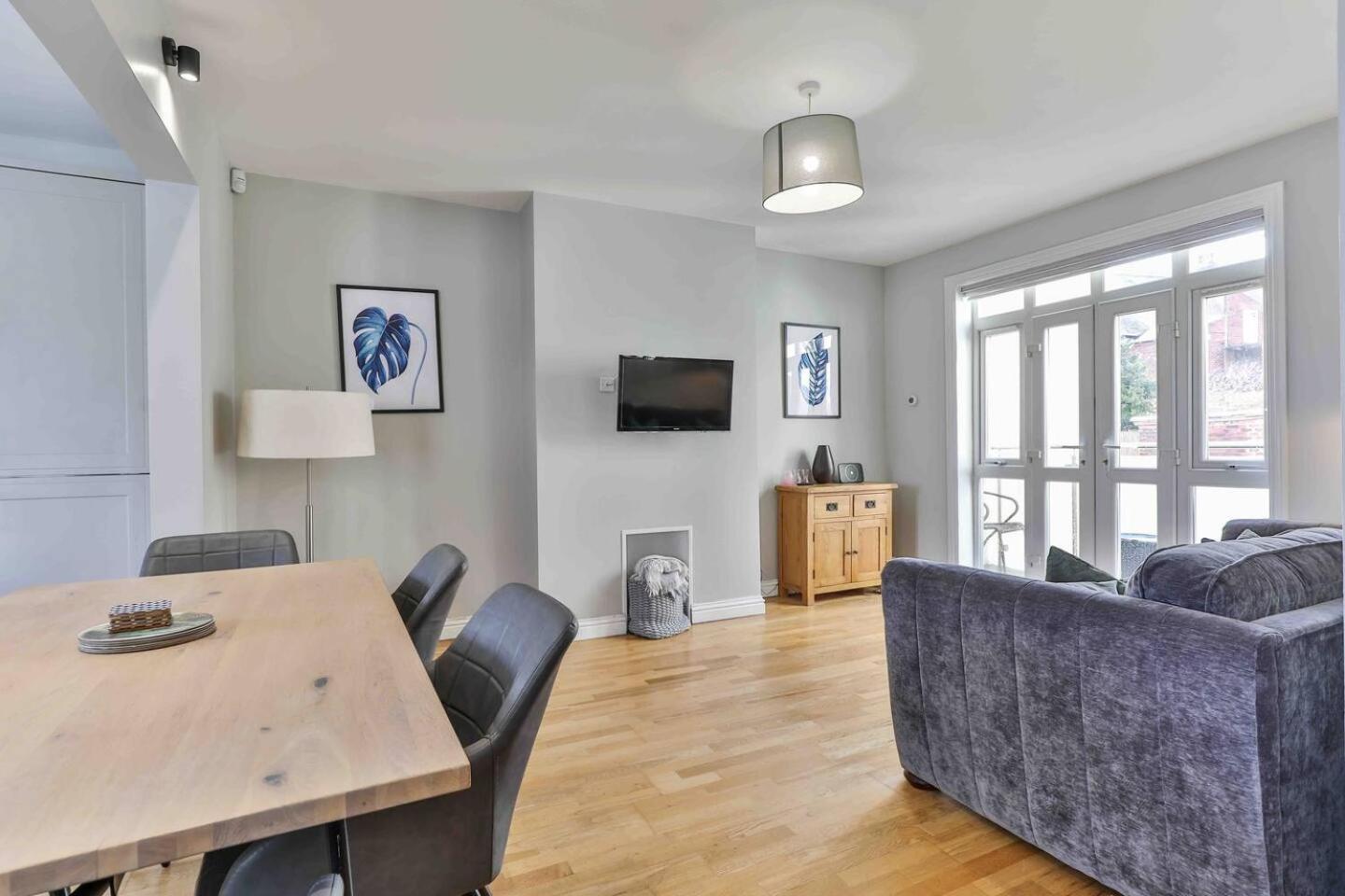 Stylish & Spacious 3 Bed Apartment With Parking Sheffield Exterior photo